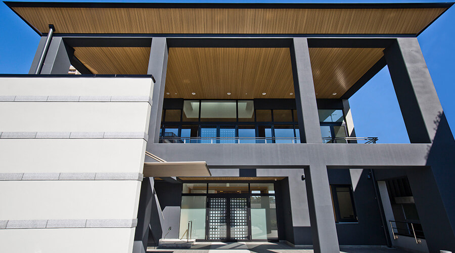 縁の園　本堂入口